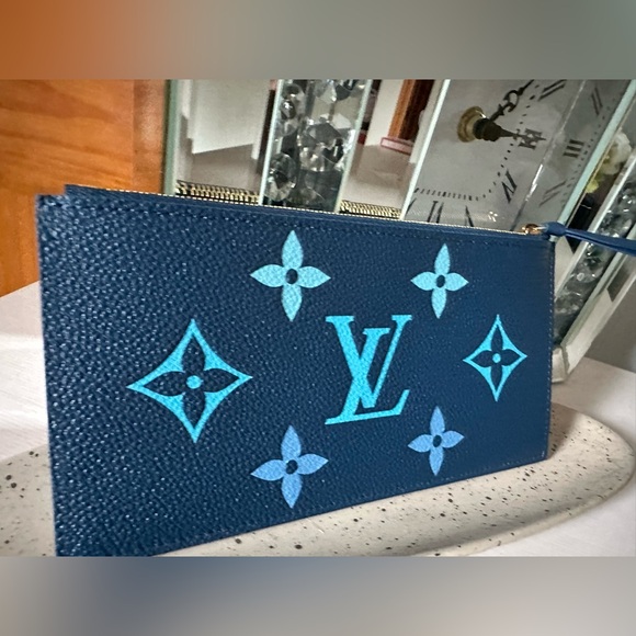 Louis Vuitton Pochette Felicie Zippy Pouch By the Pool Limited Edition - Picture 4 of 11